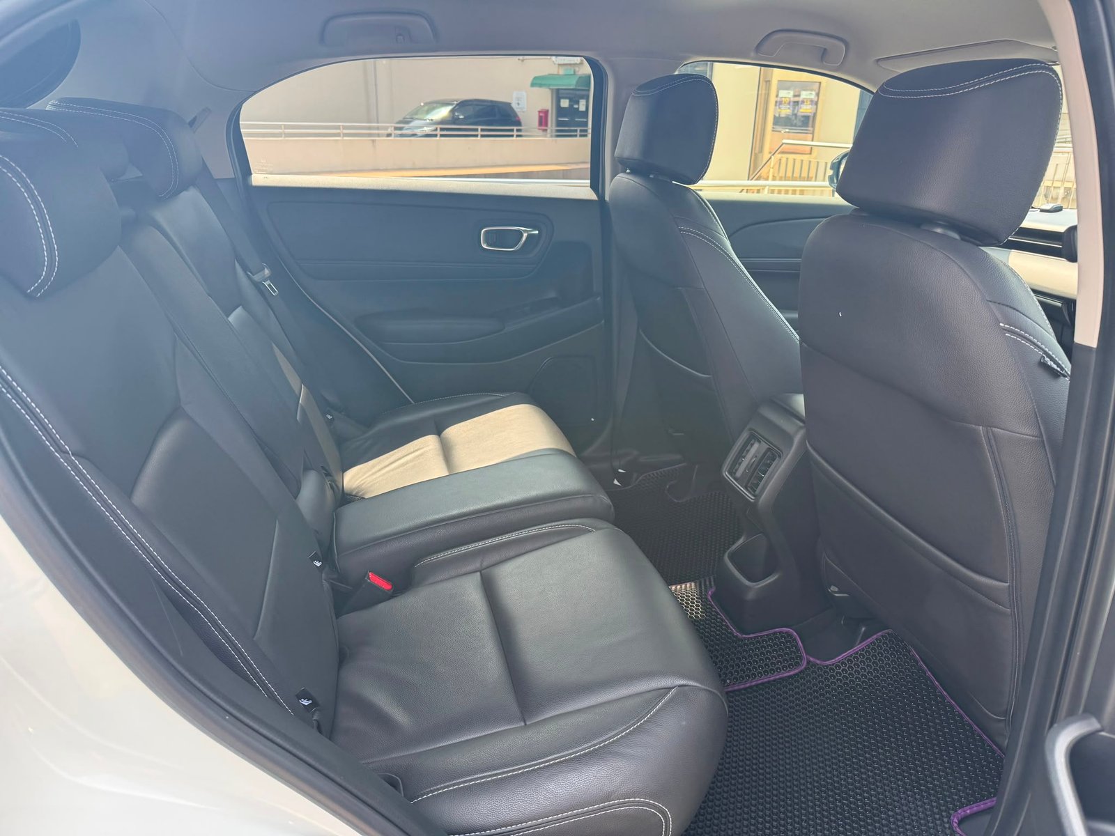 Honda Vezel 1.5G photo 8